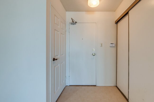Building Photo - 55 Skymark Dr