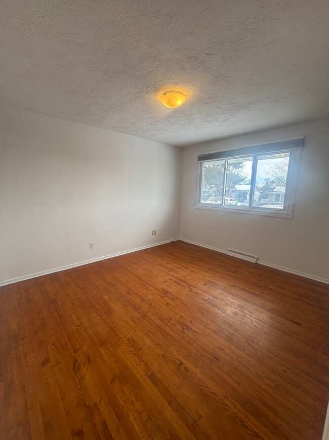 Photo du bâtiment - Spacieux 4 Chambres à Gatineau (89 Rue Bagot) TOUS INCLUS!