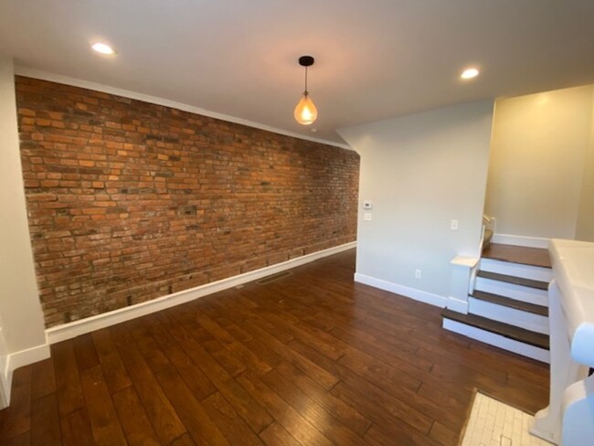 Building Photo - 331 Taylor Ave