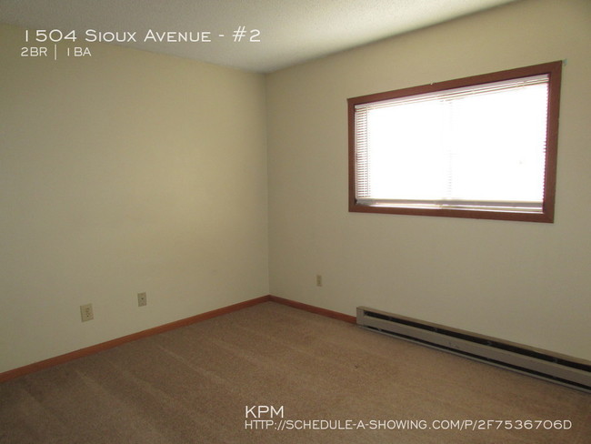 Building Photo - 1504 Sioux Ave
