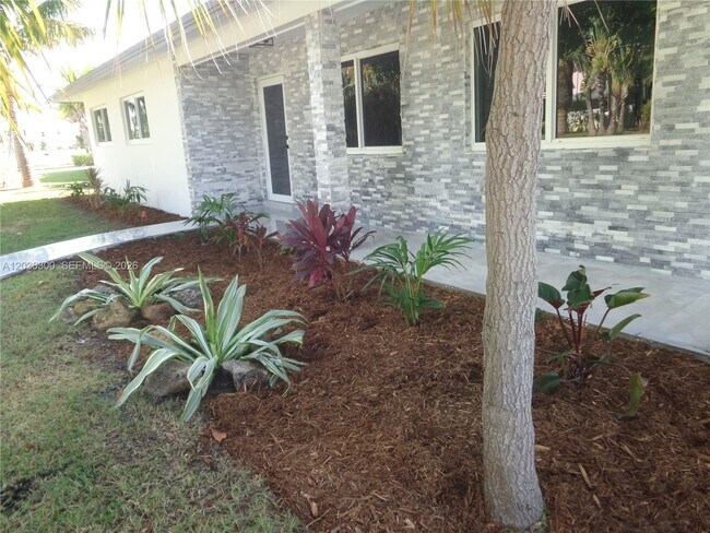 Foto del edificio - 1565 Thumb Point Dr