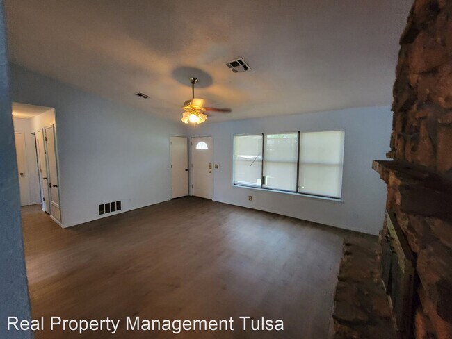 Building Photo - 2 br, 1 bath House - 209 S 181st E Ave