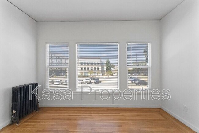 Building Photo - 1856 Spruce St