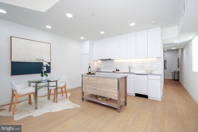 Building Photo - 304 Florida Ave NW