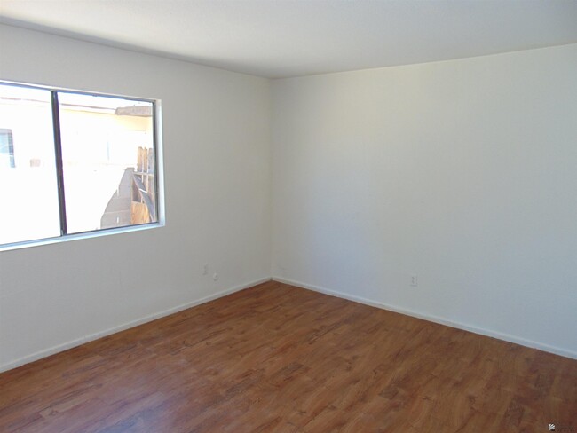 Building Photo - 2620 S Virginia Dr