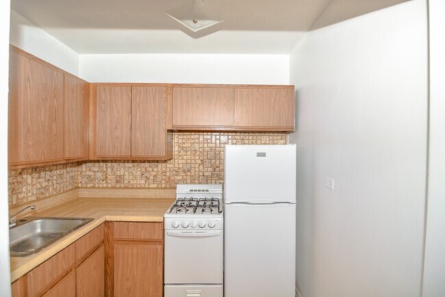 Foto del edificio - 629 W Belmont Ave