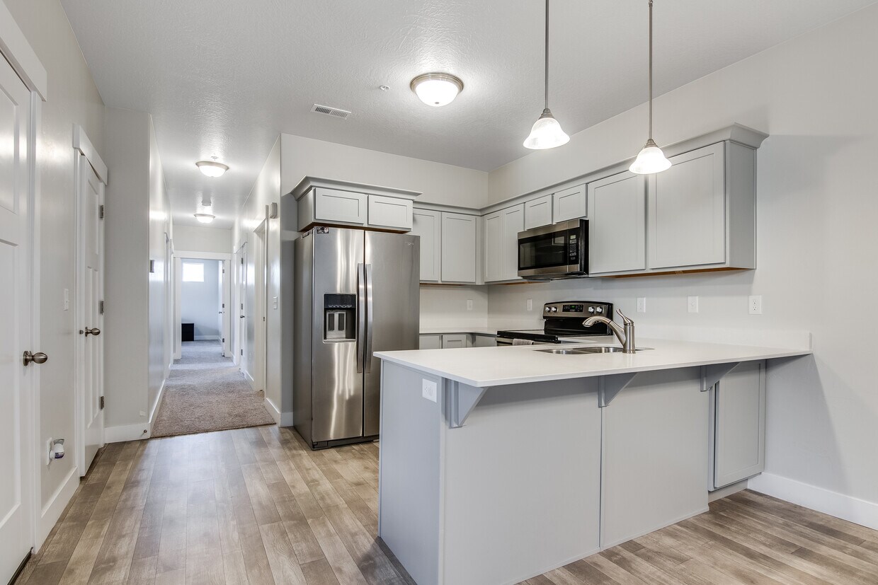 635 N Sun Peak Dr Unit 1, Vineyard, UT 84059 Condo for Rent in