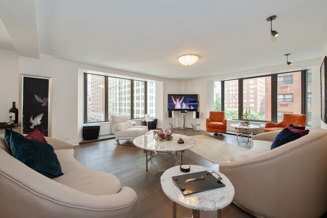Building Photo - 40 E Delaware Pl