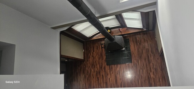 Foto del edificio - 826 W 10th St