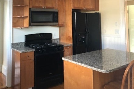 Building Photo - 18 University Ave