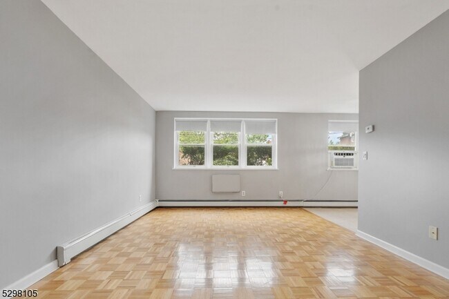 Building Photo - 138 Roseland Ave