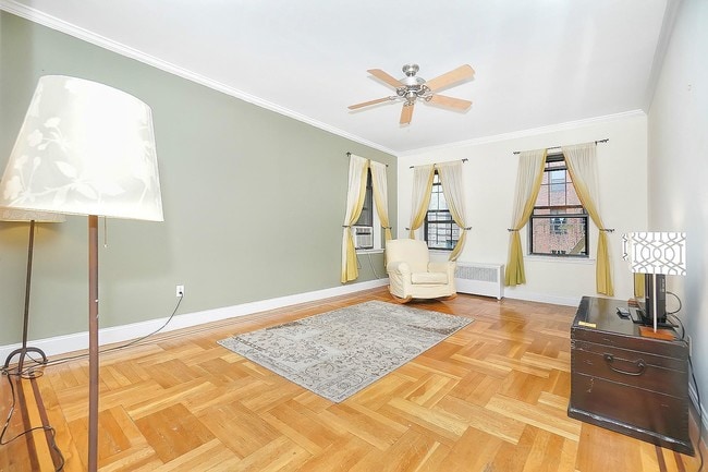 Building Photo - 825 W 187th St