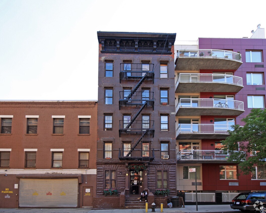 Foto del edificio - 527 W 46th St