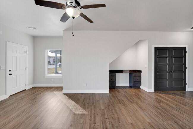 Building Photo - 3022 E 4th Ave