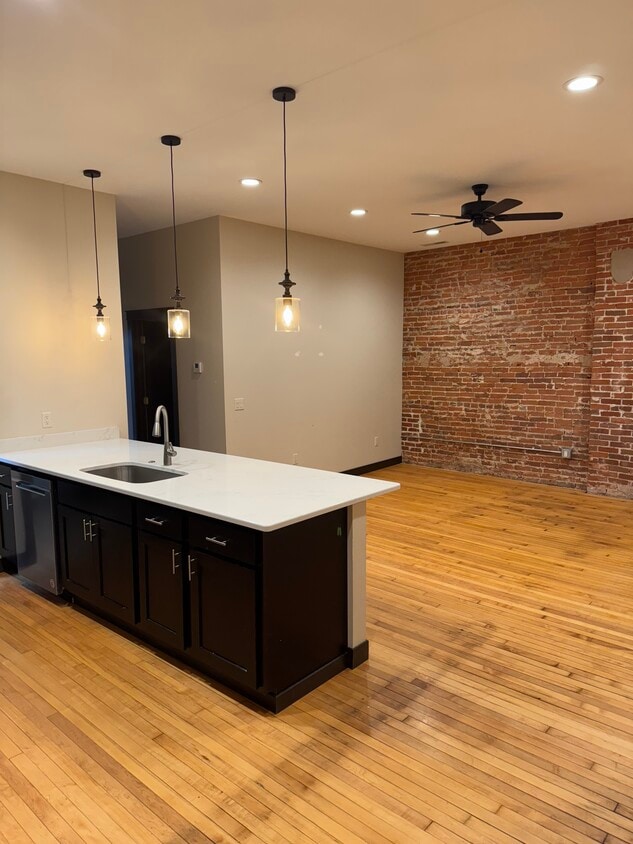 Primary Photo - 201 1st Ave W