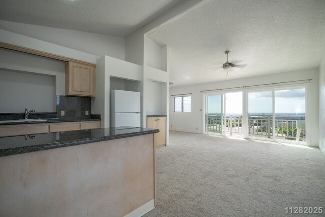 Foto del edificio - $3650.00 | 4bd/1.5ba Duplex in Pacific Palisades Pearl City
