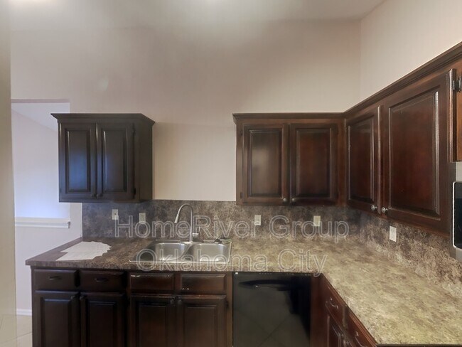 Building Photo - 2716 Creekview Terrace