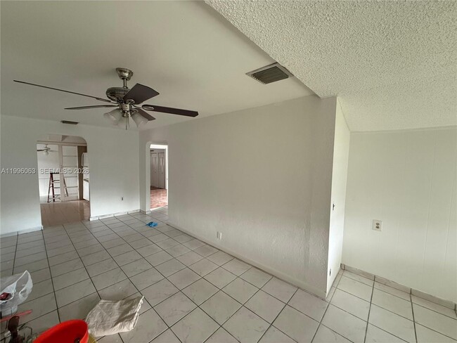 Foto del edificio - 251 NW 49th Ave