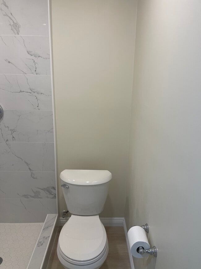 Foto del edificio - 7860 Port Royale Dr