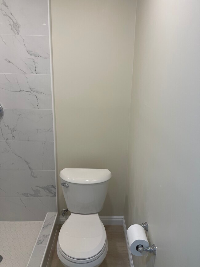 Building Photo - 7860 Port Royale Dr