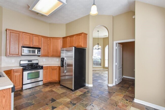 Building Photo - 2811 Little Spring Cir
