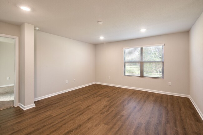 Building Photo - 1612 Abbey Loop