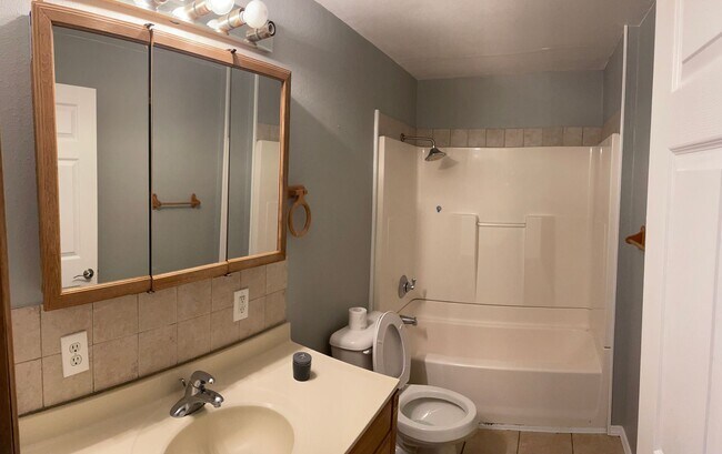 Foto del edificio - Charming and Spacious Rental Home in El Dorado, KS