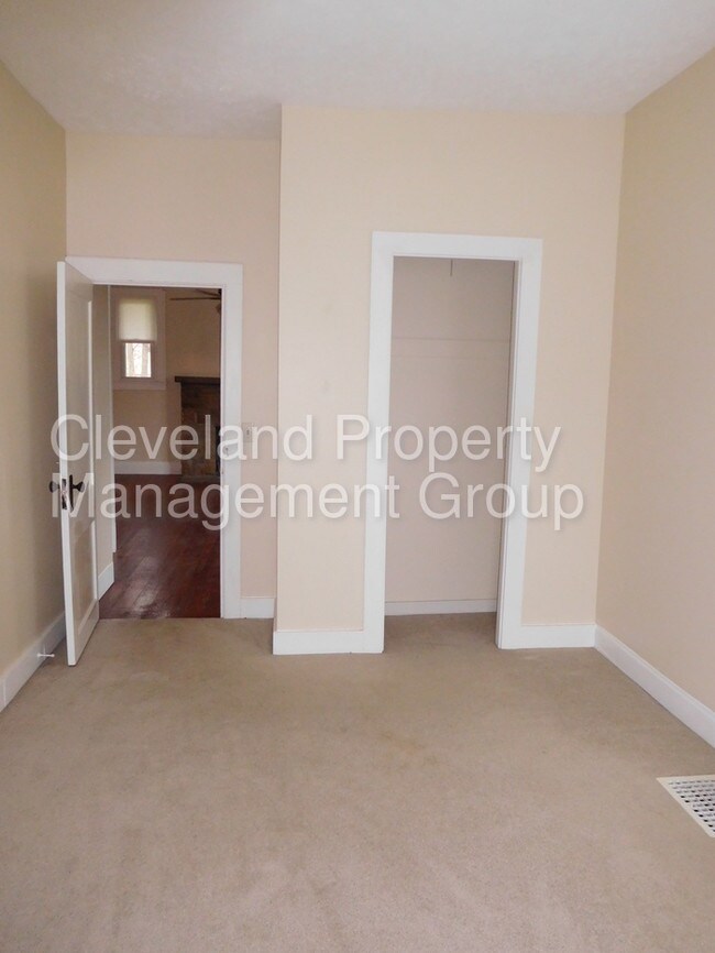 Building Photo - 8832 Overlook Dr