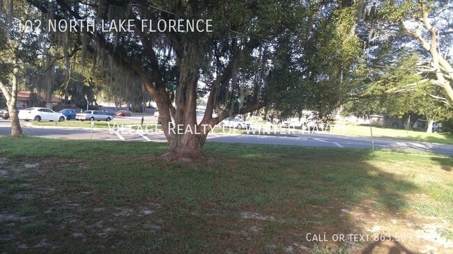 Building Photo - Southeast Winter Haven LOTS OF SQUAREFOOTAGE