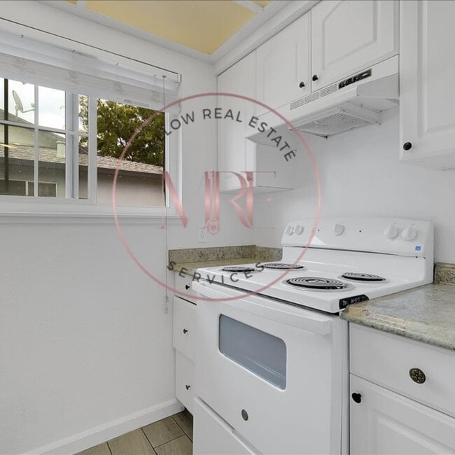 Building Photo - 1188 Casita Dr