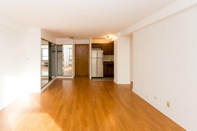 Foto del edificio - 4180 N Marine Dr