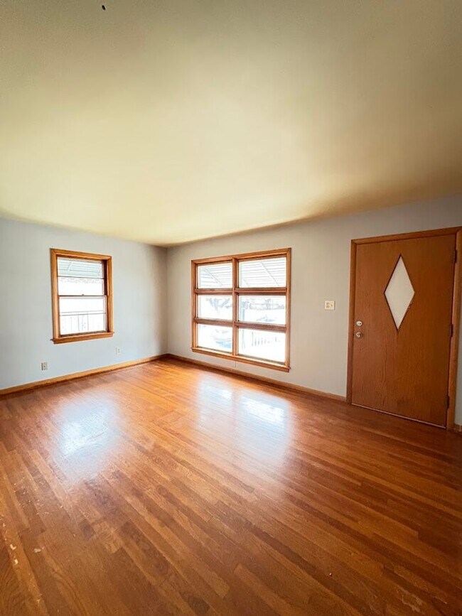 Foto del edificio - Three bedroom one bathroom home for rent