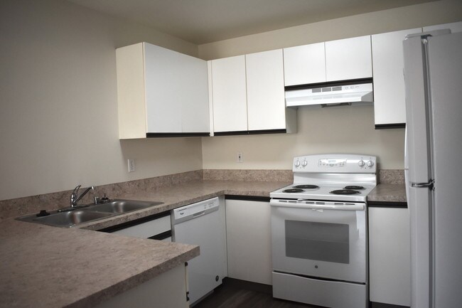 cocina de la casa adosada - Noble Court Estates