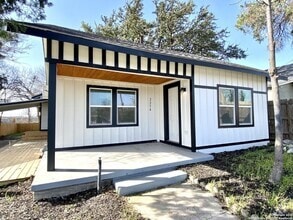 Building Photo - 2254 I-35