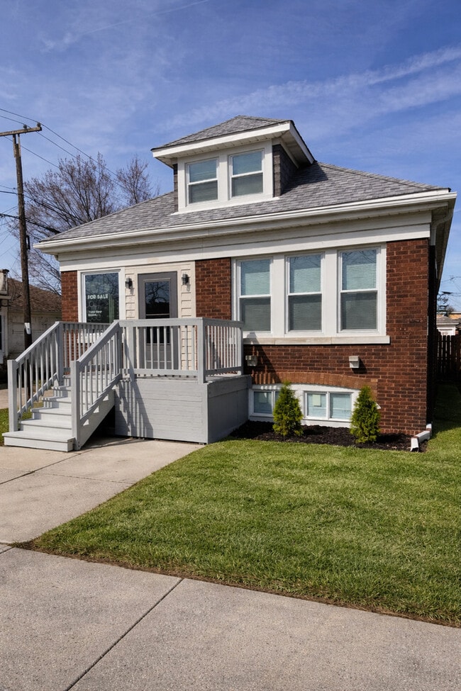 Building Photo - 5542 W 64th St