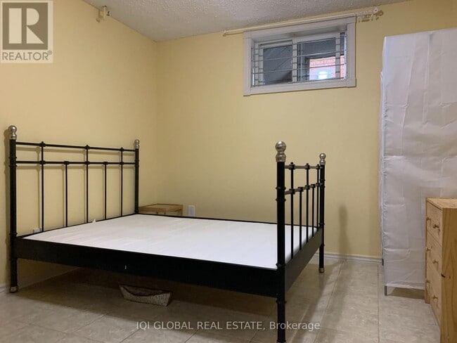 Photo du bâtiment - 115 Briggs Ave