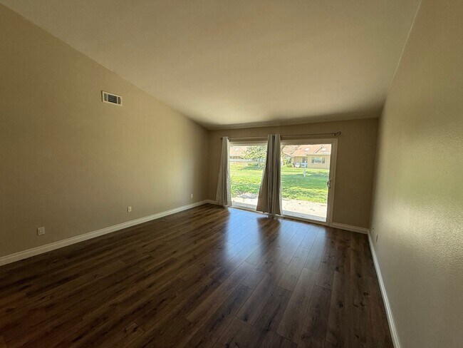 Building Photo - A Coronado Home on the 17th Hole