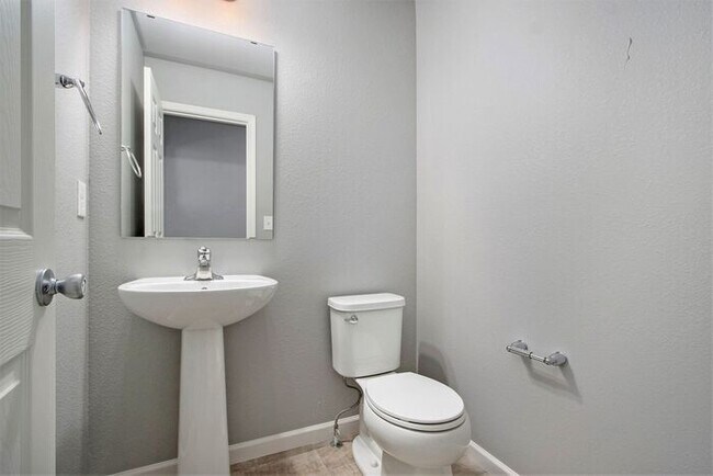 Building Photo - 7216 Heartwood Ct