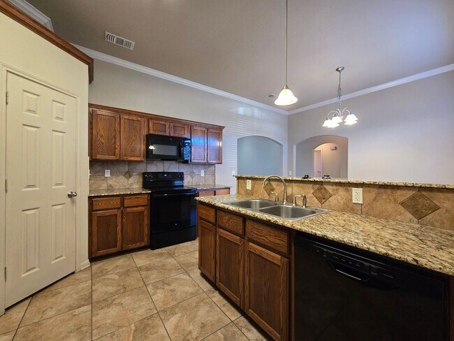 Foto del edificio - AVAILABLE NOW!