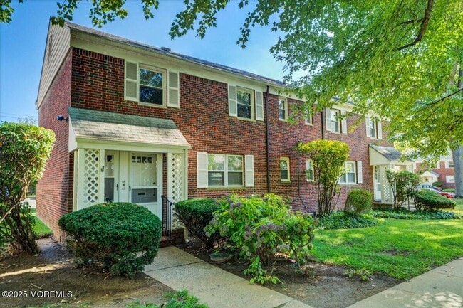 Building Photo - 46 Manor Dr