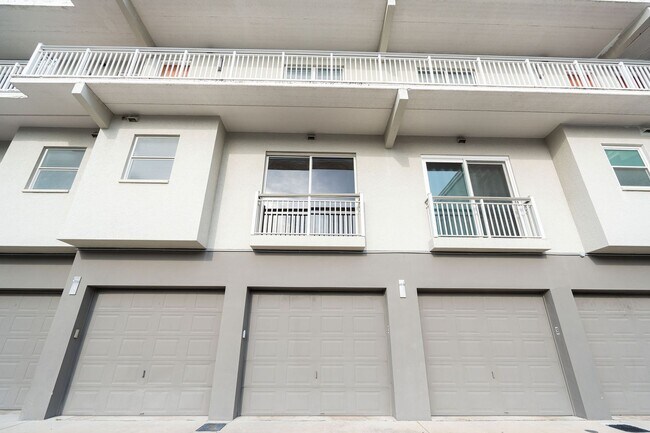 Building Photo - 1002 Channelside Dr - #2C - LO