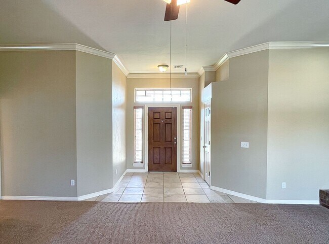 Foto del edificio - Absolutely Gorgeous Home in Moore with Spa...