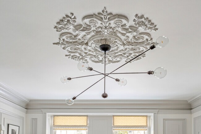 Building Photo - 210 W 90th St