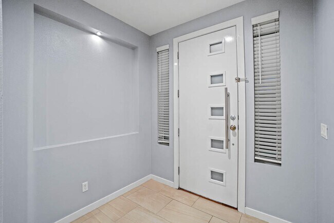 Building Photo - 13847 Sandy Pne Wy