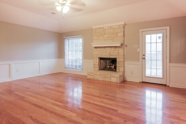 Foto del edificio - 4134 Glenroy Dr