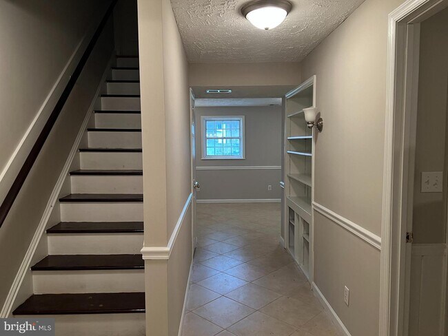 Building Photo - 8216 Red Wing Ct