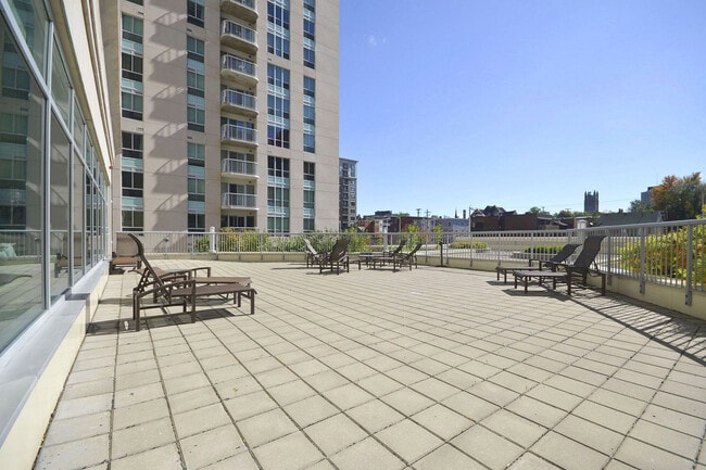 Building Photo - 200 Rideau St