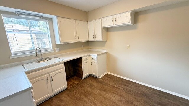 Foto del edificio - NORTH EAST SIDE 2 BEDROOM TOWNHOME AVAILABLE NOW!