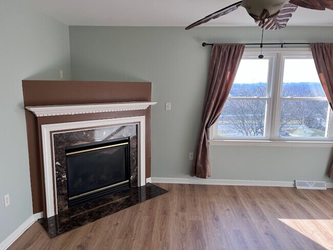 Foto del edificio - 57 Spring Hill Ln