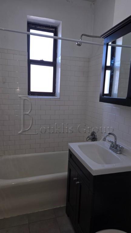Foto del edificio - 1 bedroom in ASTORIA NY 11106